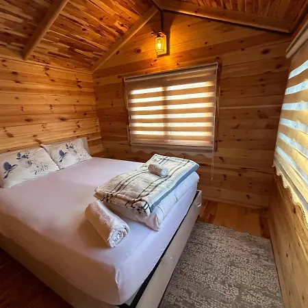 別荘 Ridvan Apart Evleri *