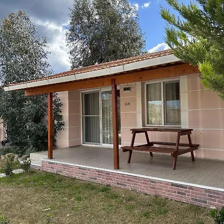 別荘 Ridvan Apart Evleri ウルラ